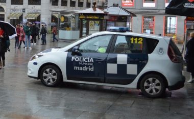 “Janë të rrezikshëm”, alarm në 5 bashki të Spanjës, policia i qepet pas grupit shqiptar të “shtëpive të barit” (FOTO LAJM)