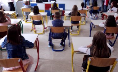 Çmimet e mjeteve shkollore në Maqedoninë e Veriut rriten me 50%, prindërve u nevojiten mesatarisht 100 euro për t’i blerë