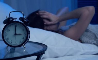 Keni probleme me gjumin? Teknika që do t’ju ndihmojë të flini “tull” për një 1 minutë