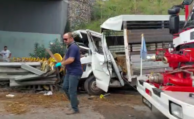 Kamionçina u përplas me trafikndarësen në Tiranë, policia: Ky është është viktima