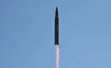 Pas largimit të Kamala Harrisit, Koreja e Veriut lëshon raketë balistike