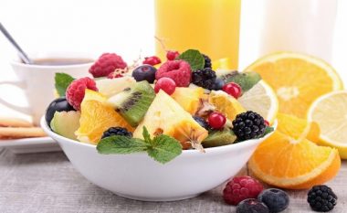 Duhet apo nuk duhet të konsumojmë fruta pas një vakti?