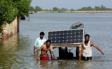 SHBA i dërgon ndihma Pakistanit pas vërshimeve vdekjeprurëse