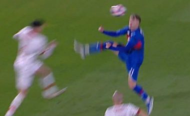 Futboll apo Kung Fu? (VIDEO)