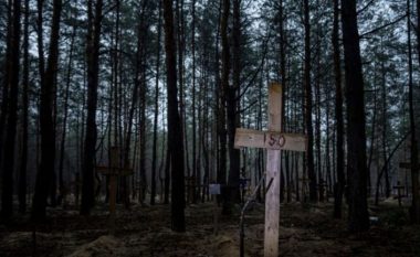 OKB: Raportet për varrezë masive në Izium të Ukrainës, tronditëse