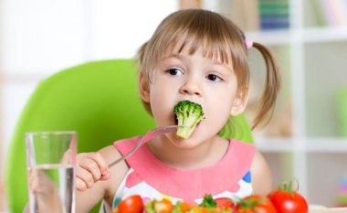 Si ta mësoni fëmijën të ushqehet shëndetshëm?
