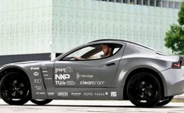 Holandezët krijojnë automjetin e parë që absorbon karbon, pastron ajrin ndërsa është në lëvizje