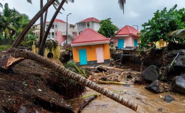 Ndërpritet energjia elektrike dhe përmbyten shtëpitë, Uragani Fiona godet Puerto Rikon (VIDEO)