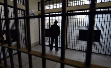 Mediat: Burgjet po “pushtohen” nga shqiptarët, Britania po bëhet “Alkatraz i Shqipërisë”