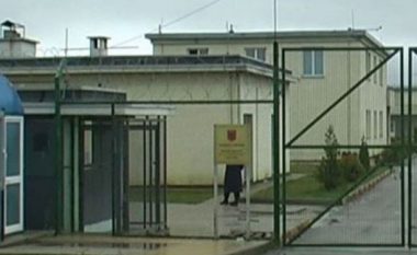 Akuzohen për shpërdorim detyre dhe falsifikim dokumentesh, gjykata liron 18 punonjësit e burgut të Fierit