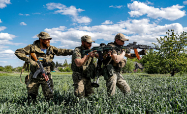 Si po e zbërthen ushtria ukrainase atë ruse