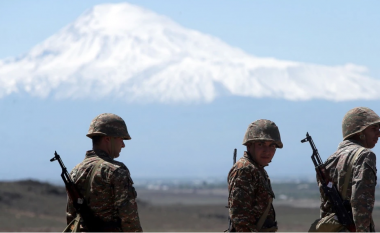 Çfarë qëndron mbrapa luftimeve të reja mes Armenisë dhe Azerbajxhanit?