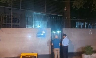 Çfarë po ndodh në Ambasadën e Iranit në Tiranë pas ultimatumit të Ramës? Tym dhe flakë në godinë