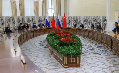 Putin dhe Xi takohen në Uzbekistan, kanë një mesazh për Perëndimin