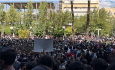 Irani në këmbë për shaminë, shkon në 36 numri i viktimave në protesta