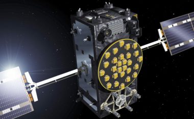 Pse astronomët janë të shqetësuar për satelitin e ri të madh të lëshuar mbi Tokë?