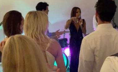 U ftua të performojë në dasmën e ish-it, këngëtarja po bën namin në rrjet me hakmarrjen ndaj tij (VIDEO)