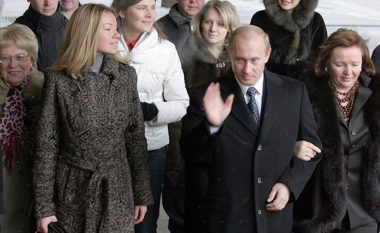 Vajzat e Putin sanksionohen nga Ukraina