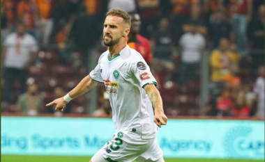 “Heshti” stadiumin e Galatasaray-t me një gol fastastik, Çekiçi: Shënova prej talentit që ZOTI më dha, por nuk jam i lumtur (VIDEO)