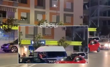 Policia aksion “blic” në Fier, kontrolle të befasishme në rrugët e qytetit (VIDEO)