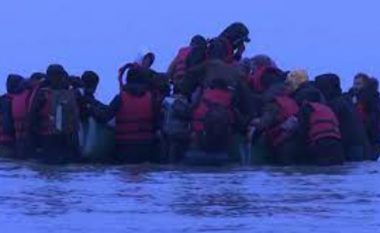 Në tentativë për të arritur Italinë, fundoset varka me emigrantë, 30 të zhdukur