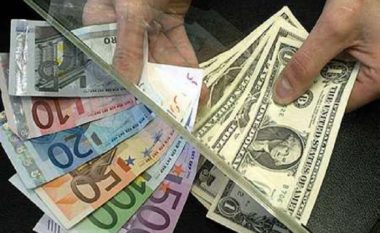 Këmbimi Valutor/ Bie paundi britanik, me sa shitet dhe blihet euro e dollari