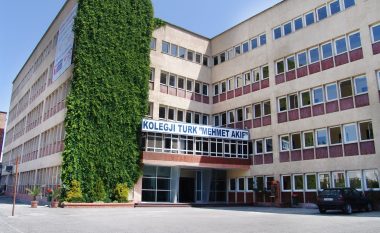 Qeveria i bindet Erdoganit, mbyll gjimnazin “MEHMET AKIF” në Tiranë