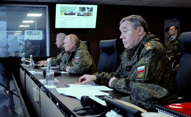 Putin ndjek live stërvitjet ushtarake në Rusi, pjesëmarrëse dhe Kina