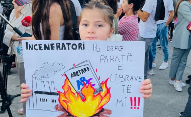 “Një nga mesazhet më domethënës të protestës”, Ilir Meta publikon foton e vogëlushes
