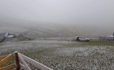 Në mes të shtatorit, bie bora e parë në bjeshkët e Kosovës