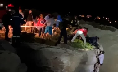 “Fundoset” anija me emigrantë në ishullin grek, 16 të vdekur, nisin kërkimet për dhjetëra të zhdukur (VIDEO)