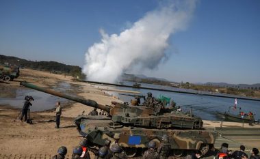 Tensione në gadishullin e Koresë, dy vendet shkëmbejnë të shtëna mes acarimeve për kufijtë detarë