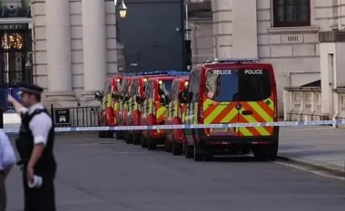 Alarm në Angli, pako e dyshimtë pranë Downing Street, evakuohen ndërtesat qeveritare