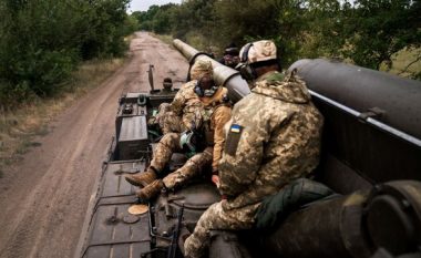 Ushtria ukrainase rimerr pesë “vendbanime” në Herson