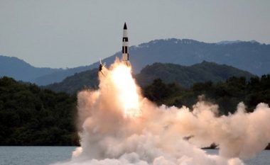 Koreja e Veriut lëshon raketë balistike me rreze të shkurtër veprimi