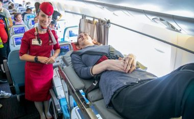 Për herë të parë në jetë, gruaja më e gjatë në botë udhëton me avion