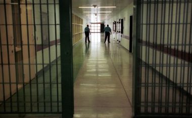 EMRI/ Ndërron jetë i dënuari në burgun e Lezhës, dyshimet e para