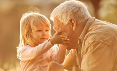 Si ndikon mënyra e jetesës së gjyshërve në shëndetin e nipërve?