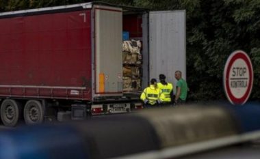 Një furgon me emigrantë përplaset në Republikën Çeke, plagosen 21 persona