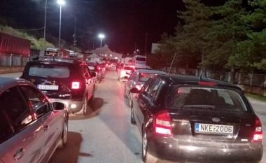 Fluks të emigrantëve, radhë të gjata në Kapshticë, autoritetet po punojnë me proceduara të përshpejtuara (VIDEO)
