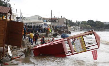 Përmbytjet në ishullin e Kretës, shkon në dy numri i viktimave