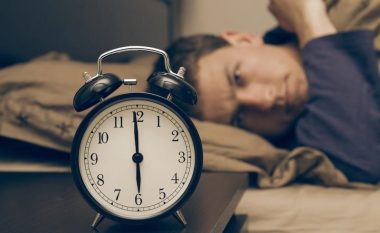 Bëni pjesë te grupi i njerëzve që zgjohen para se të bjerë alarmi? Shkencëtarët shpjegojnë pse ndodh kjo