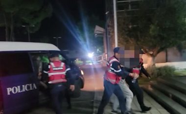 Kanabis dhe dy armë të ftohta, arrestohet 31-vjeçari në Fier