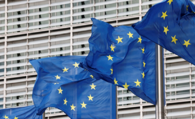 BE-ja e zhgënjyer që qeveria e Kosovës nuk përfilli këshillat për targat e makinave