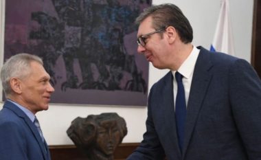 Aleksandër Vuçiç takim me ambasadorin rus, diskutime për Kosovën dhe çështjen e targave