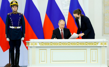 Vladimir Putin nënshkruan ligjin për aneksimin zyrtar të katër rajoneve të pushtuara të Ukrainës