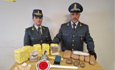 Operacion “blic” i Guardia di Finanza në Porto San Giorgio, arrestohet çifti shqiptar, u kapën me mbi 8 kg drogë