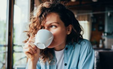 Konsumoni shumë kafe, këto janë pesë efektet negative në shëndet