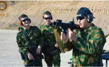 Befason udhëheqësi çeçen, tre djemtë e tij adoleshentë do të shkojnë të luftojnë në Ukrainë