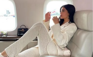 Gardëroba, suitë argëtimi e menuja e ushqimeve, brenda avionit 72 milionë dollarësh të Kylie Jenner (FOTO LAJM)